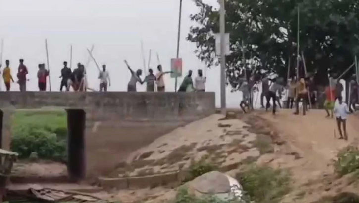 নাটোরে দুই পক্ষের দফায় দফায় সংঘর্ষ, নারীসহ আহত ৩০